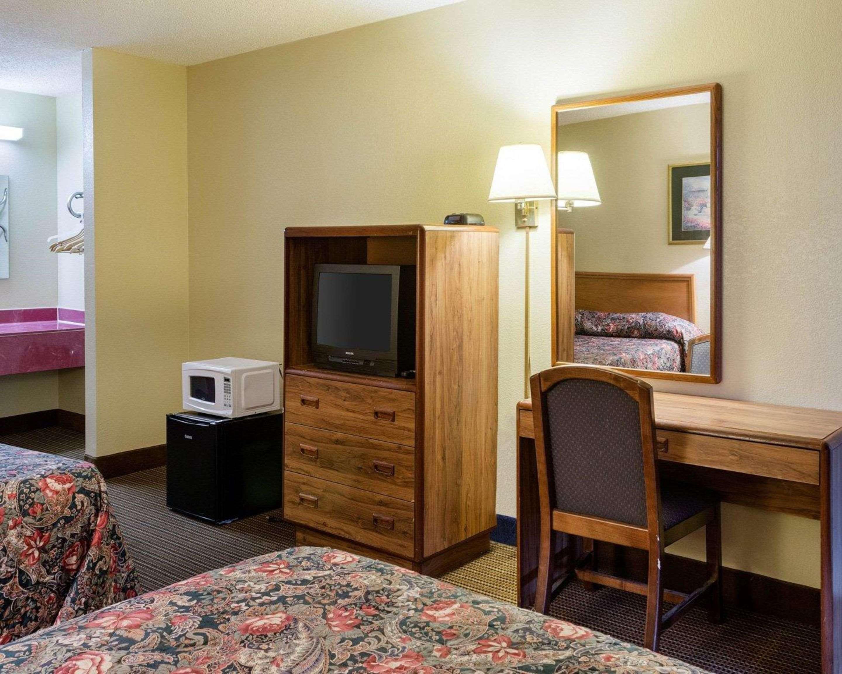 Rodeway Inn Greenwood Exteriör bild
